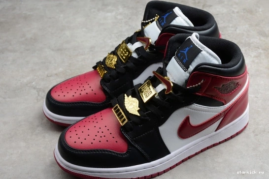 CZ4385-016 (W) Black CZ4385-016  SE  Beetroot Mid Jordan Dark 1 1011